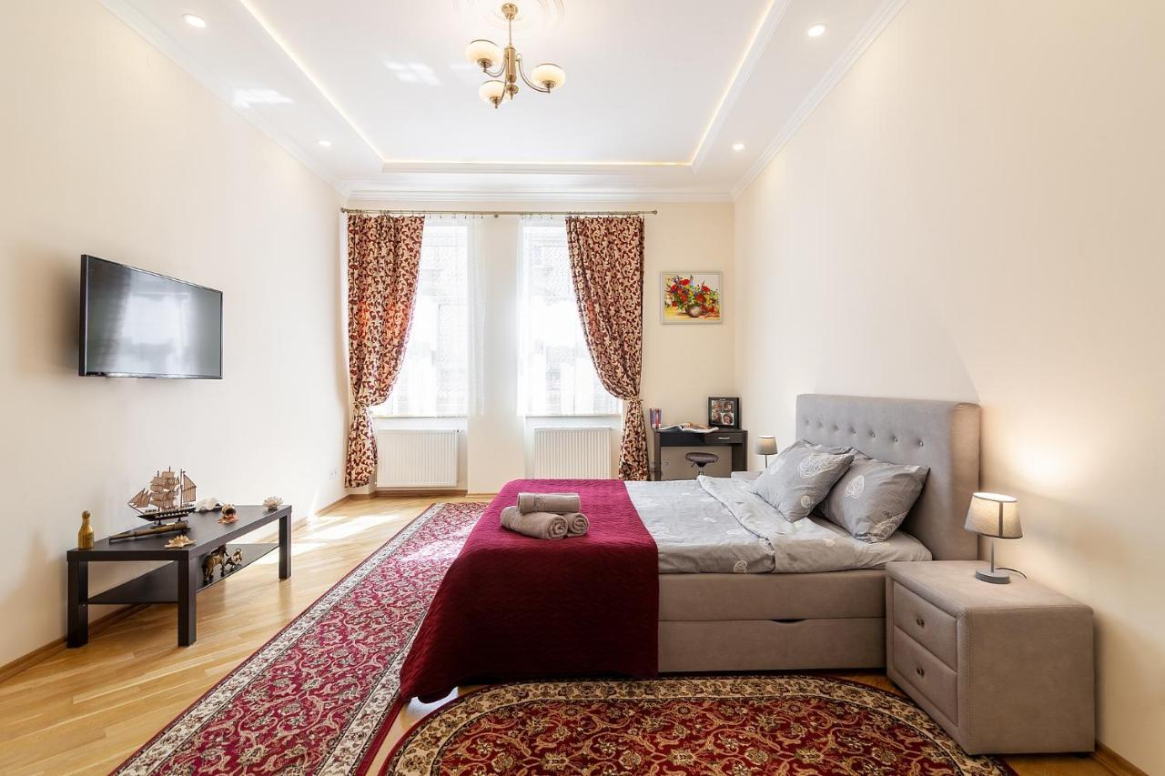 Apartment On Tamanska - Вулиця Дарії Гусяк Leópolis Exterior foto