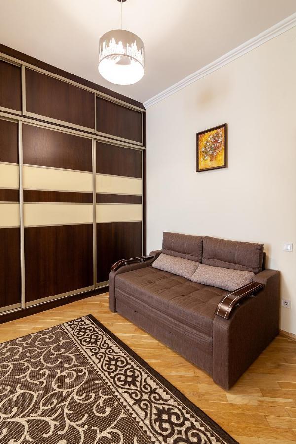 Apartment On Tamanska - Вулиця Дарії Гусяк Leópolis Exterior foto