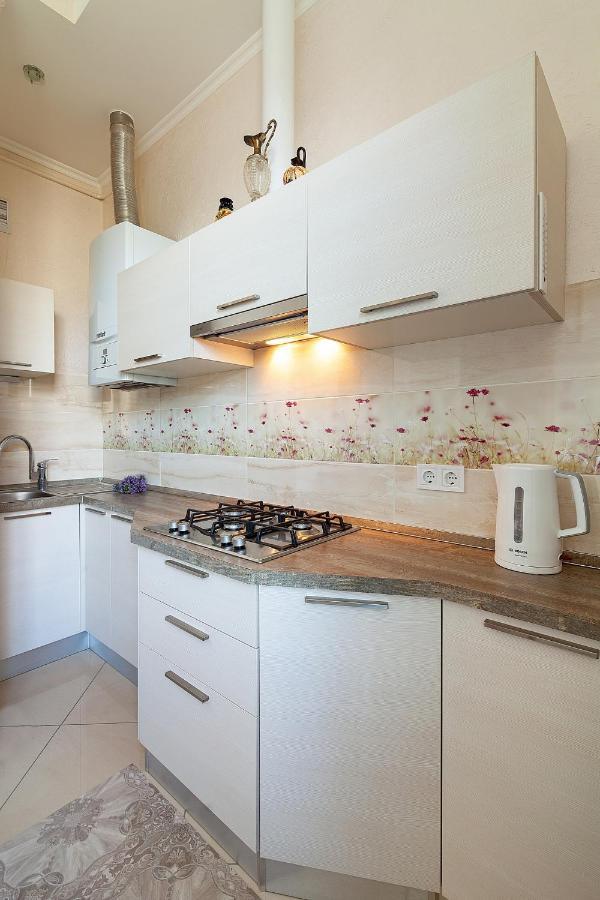 Apartment On Tamanska - Вулиця Дарії Гусяк Leópolis Exterior foto